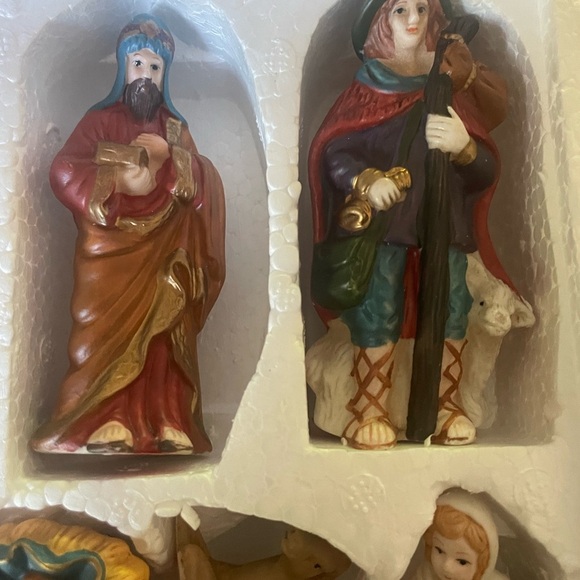 Scott's Porcelain Nativity 11 Piece Set new in box - Picture 5 of 12